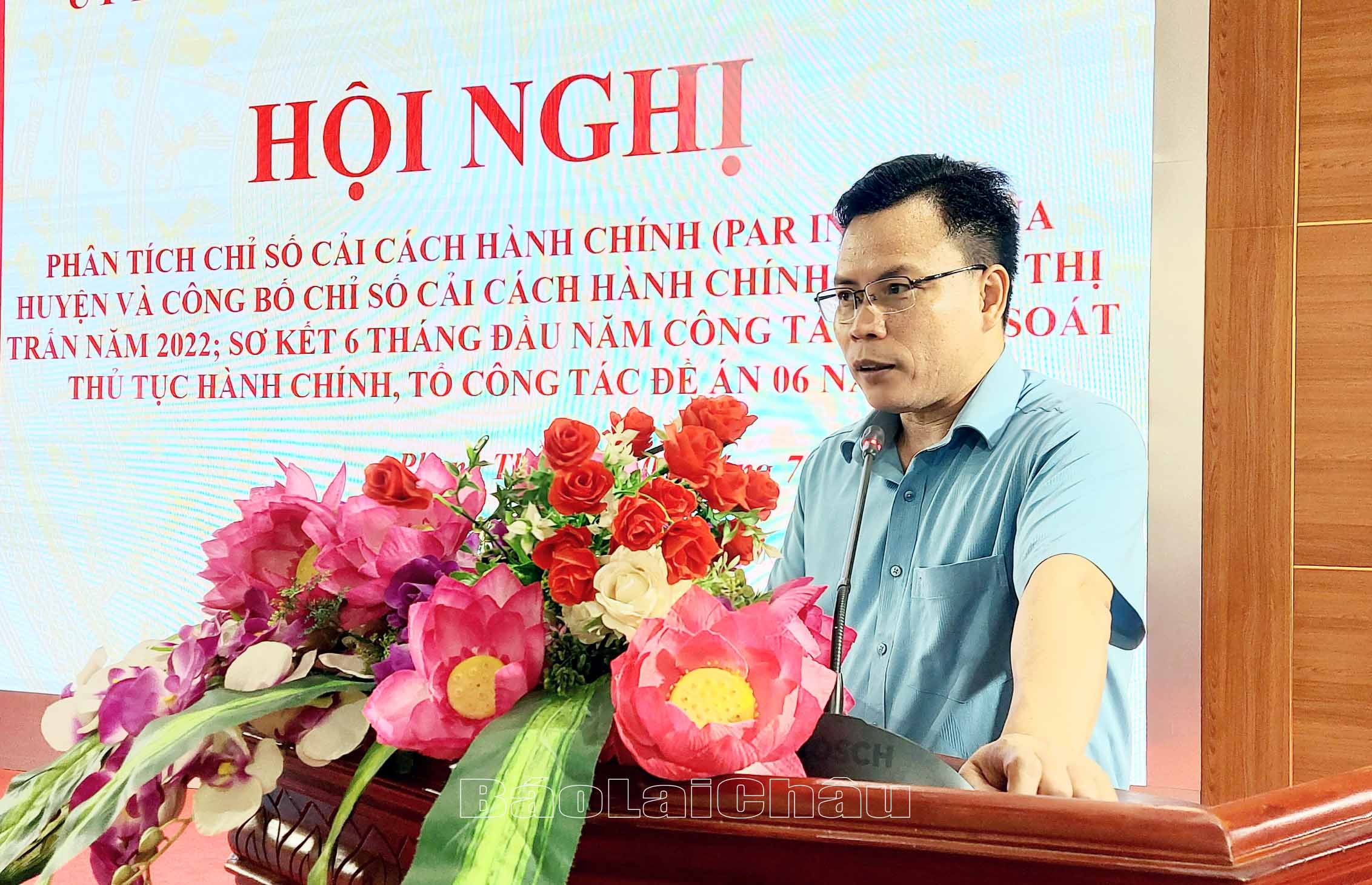 Đồng chí Trần Bảo Trung – Chủ tịch UBND huyện Phong Thổ phát biểu kết luận Hội nghị. 